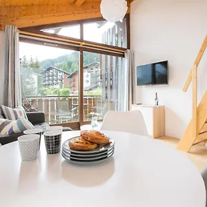  Apartment Stunning Renovated With Mezzanine